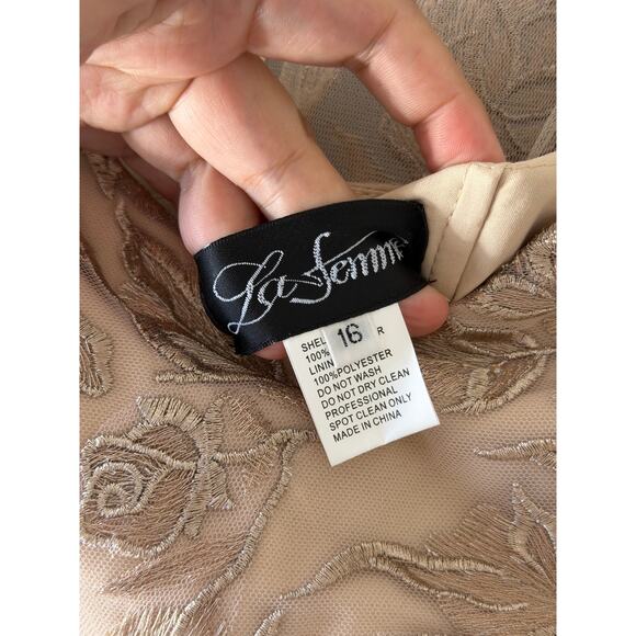 La Femme Floral Embroidered Mesh A-Line Gown Champagne Plus Size 16 NEW - Picture 4 of 6